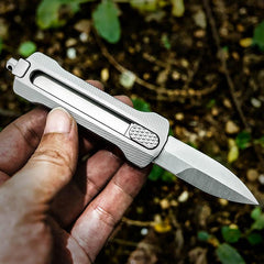 Titanium utility knife